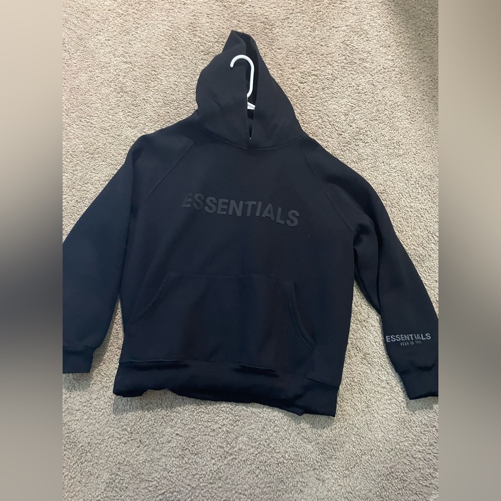 ESSENTIAL HOODIE